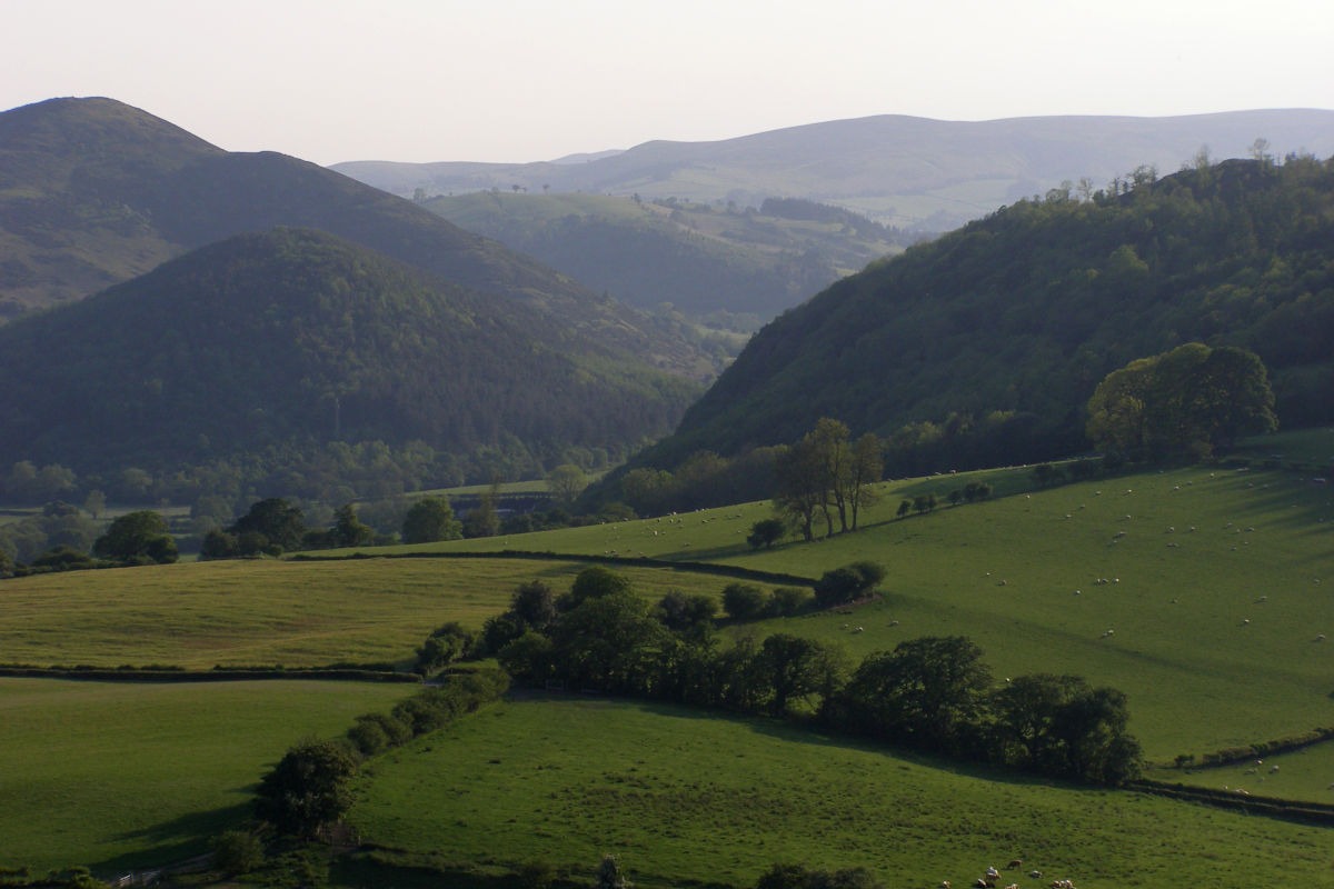 walks-from-dunfield-house-towards-wales